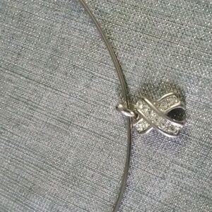 Beautiful  Silver Tone Wire Choker With Crystal X